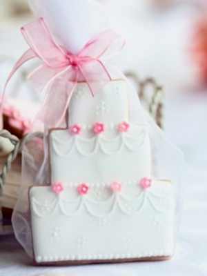 Wedding Cookies Cake (per piece) - £3.00