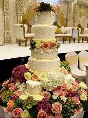 Fresh Flower Multiple Cakes - £1000