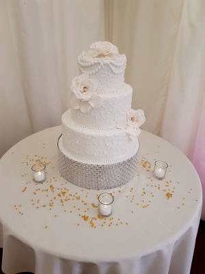 Royal Icing & Roses - £305