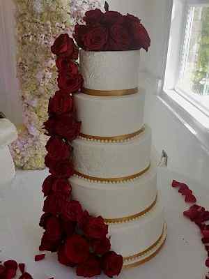 Fresh Flowers Red & Royal Icing - £520