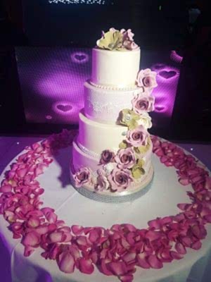Khaki & Pink Sugar Flowers - £365