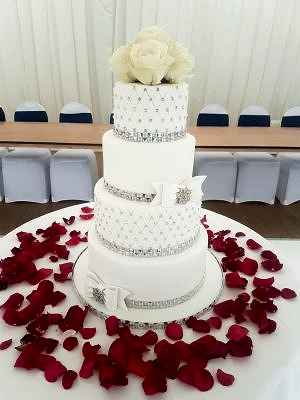 Diamonds & Bows - £350