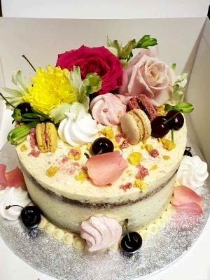Flowers & Macarons