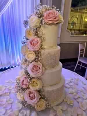 Lace, Roses & Gyps - £385