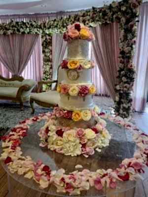 Fresh Flowers & Stenclling - £530