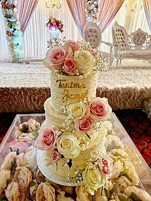 Pink & Ivory Delight - £280